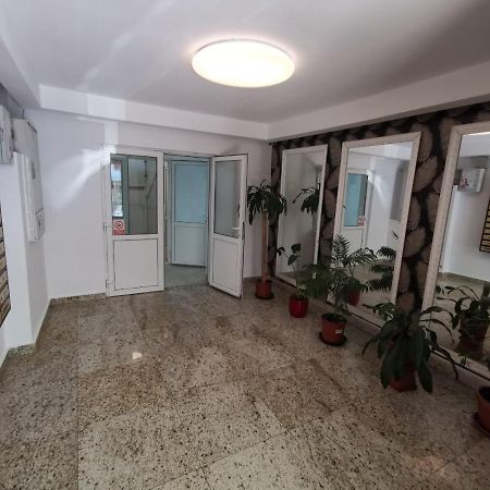 Holidays Inn Studio Bucharest Exterior photo
