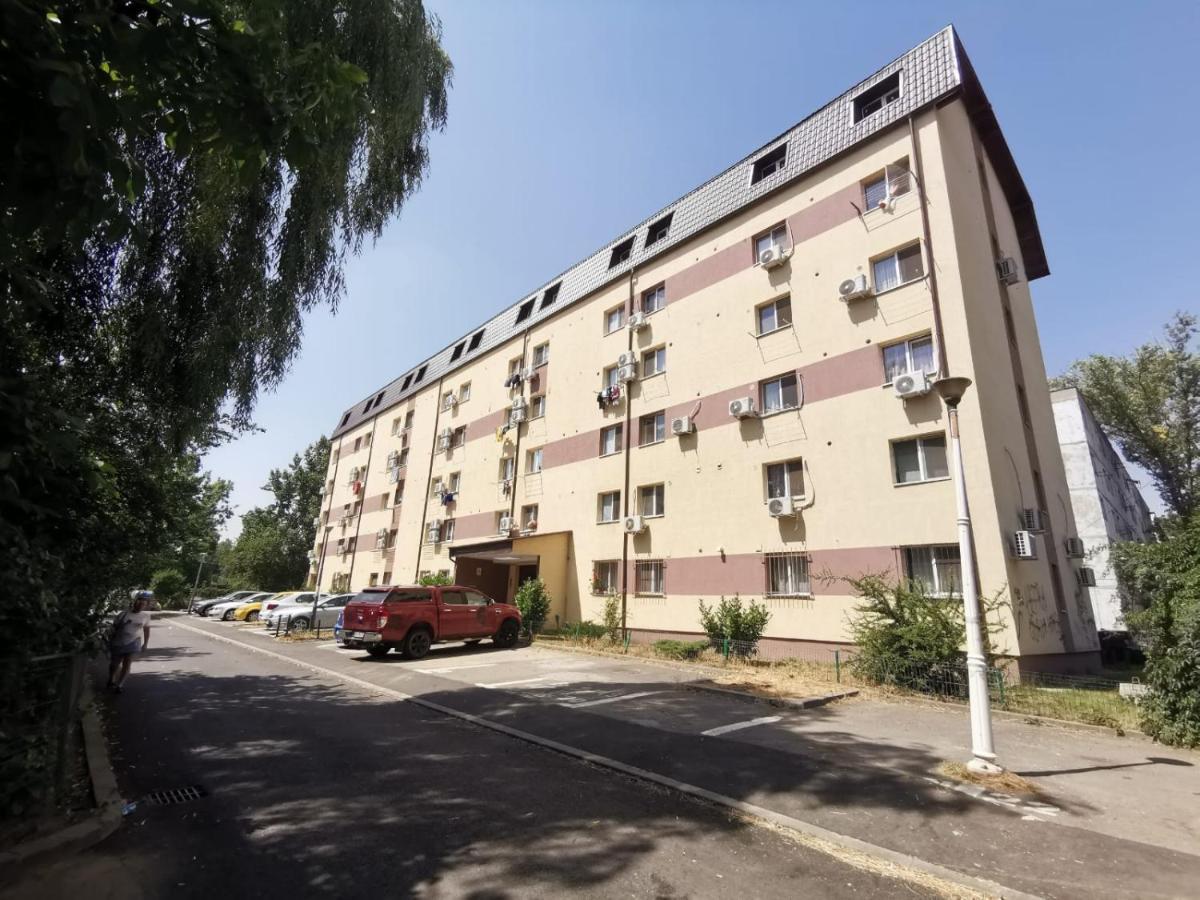 Holidays Inn Studio Bucharest Exterior photo